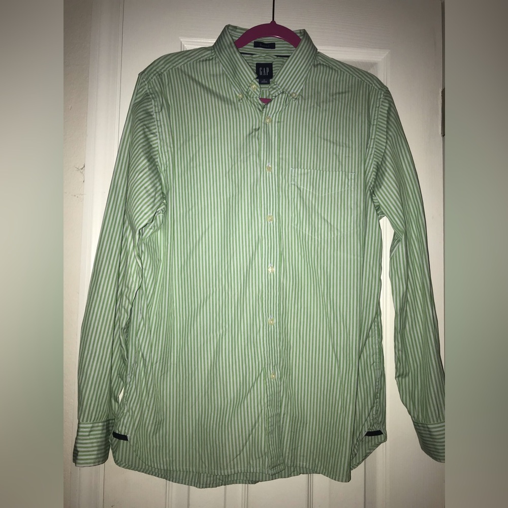 Men’s Gap button down shirt Size medium. Bundle & Save!!